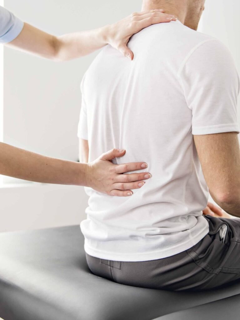 controllo medico per l'avvio di un percorso di riabilitazione per dolore cronico al poliambulatorio specialistico RIABILITA delle Terme di Monticelli